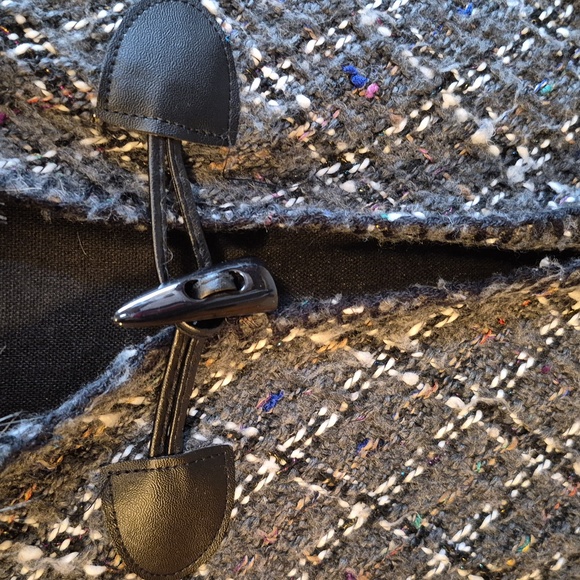 MODENA Faux Fur Trim Tweed Look Cape Toggle Closure - Picture 3 of 16